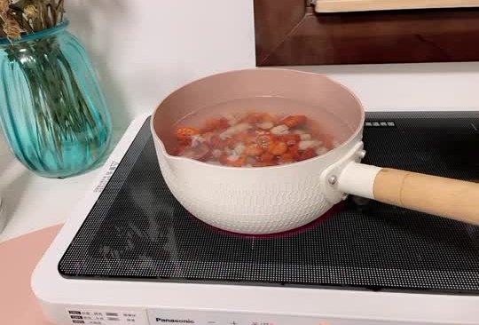 小龙虾拌面的做法