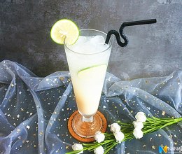 #中秋跟着外婆乡和明星一起吃香喝辣#气泡养乐多的做法