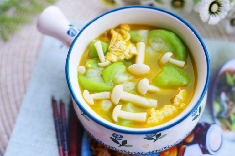 低脂美味的丝瓜菌菇鸡蛋汤的做法