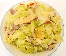 包菜豆腐干炒肉的做法