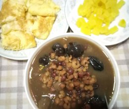 厚蛋烧，红豆粥的做法