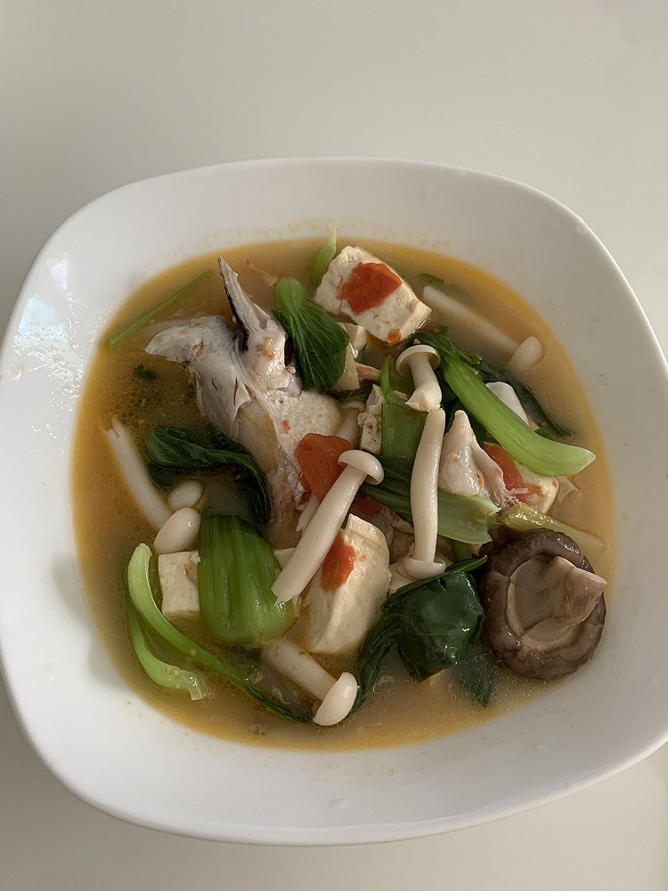 三文鱼头豆腐汤的做法