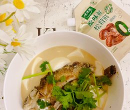 #厨房的鲜香秘诀,太太乐松茸鲜,一餐一筷见鲜香#鲫鱼豆腐汤的做法
