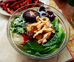 香菇鸡丝面的做法
