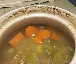 青红萝卜猪骨汤的做法