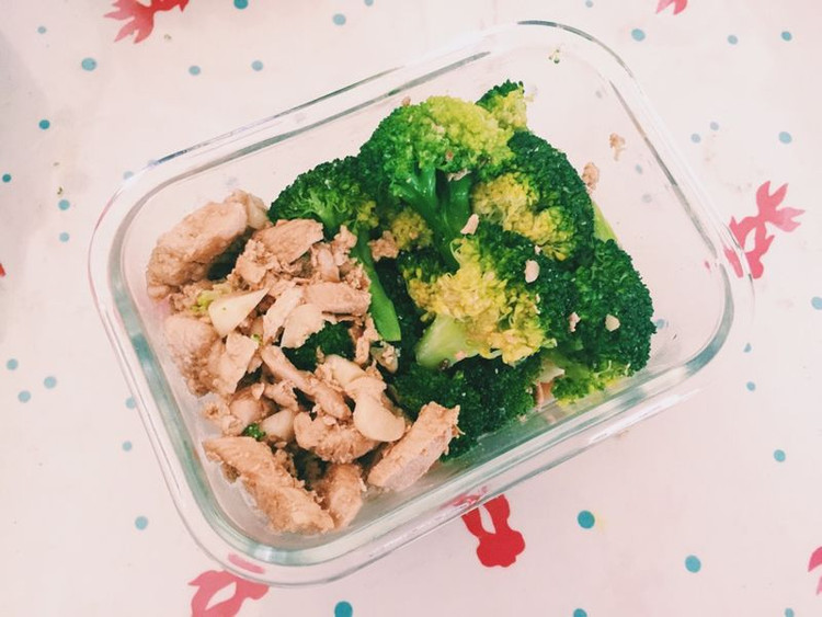 西兰花鸡胸肉（健身餐1）的做法