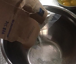 手柔小餐包配台湾香肠的做法