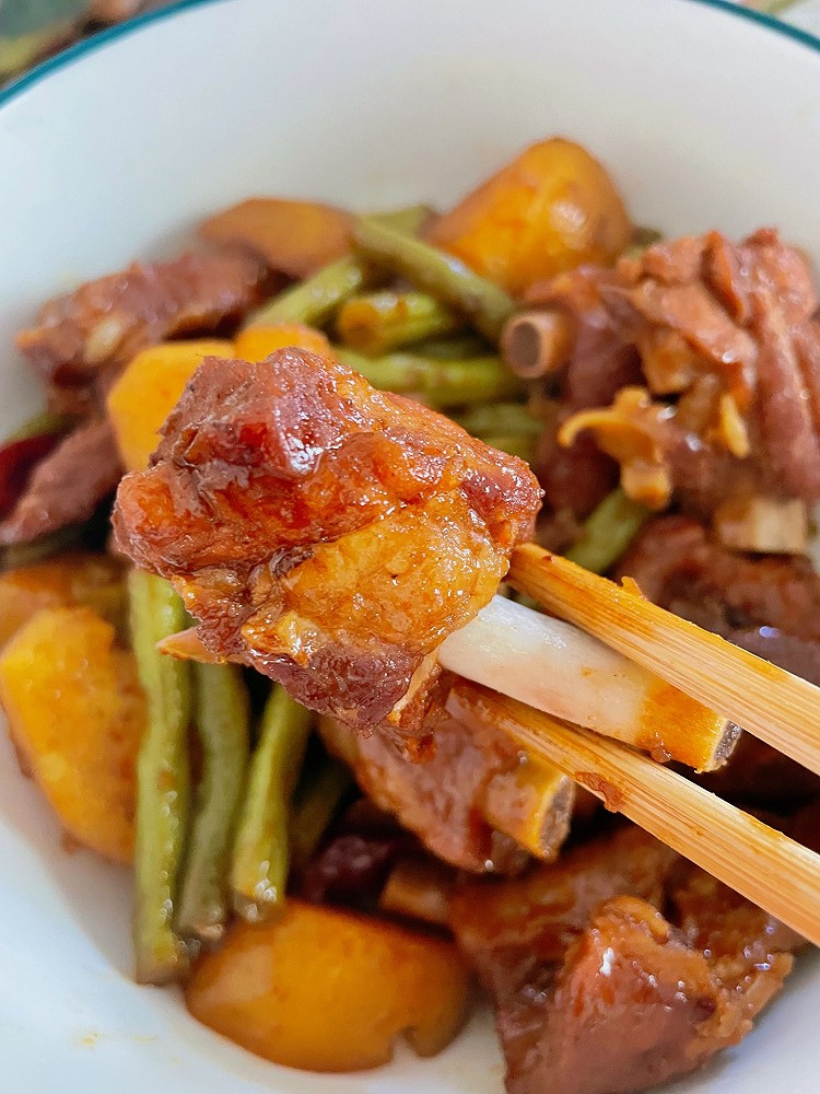排骨炖豆角，吃不腻的家常菜！的做法