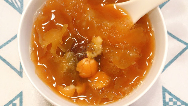 银耳莲子羹（高压锅版）的做法