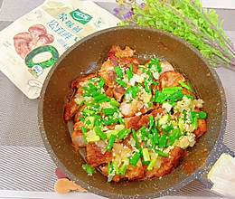 #夏日鲜味轻享健康#鲜嫩多汁！盐葱酱猪排的做法