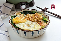 煎蛋菠菜汤面的做法