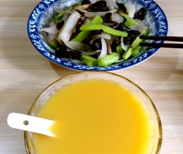 减肥餐：枸杞燕麦豆浆，杂蔬小炒的做法