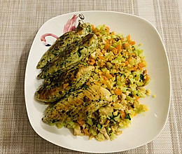 无米炒饭配煎鸡小胸的做法