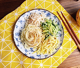 #冰箱剩余食材大改造#鸡丝拌面的做法