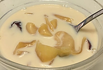牛奶红枣炖花胶的做法