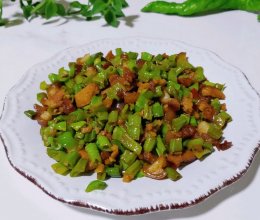 椒蒜酱肉焖豇豆的做法