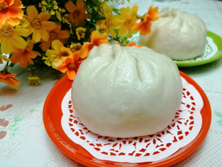 猪肉芹菜馅大包子的做法