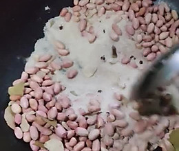 盐焗花生的做法