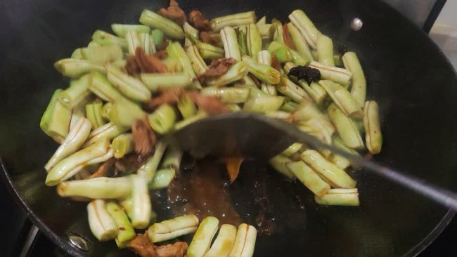 好吃的豆角土豆条焖面的做法