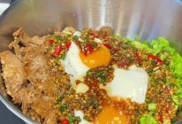 生菜牛肉拌饭的做法