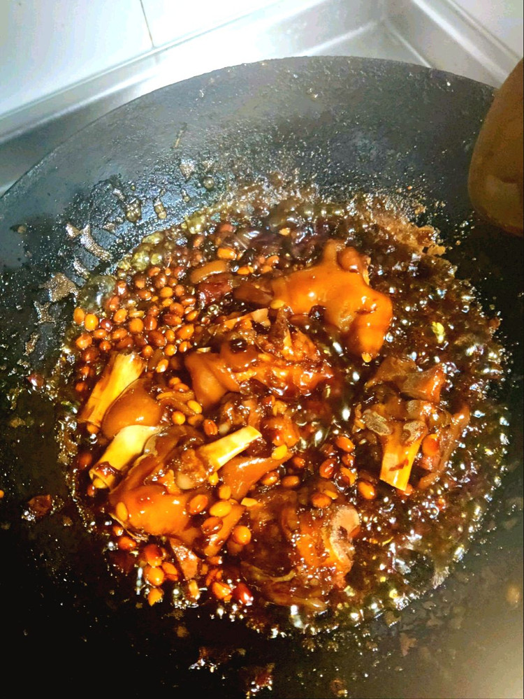 【家常菜】红烧黄豆猪脚，豆苗猪脚汤河粉的做法