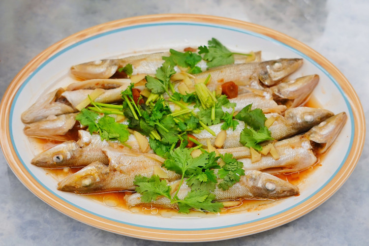普宁豆酱蒸沙尖鱼的做法