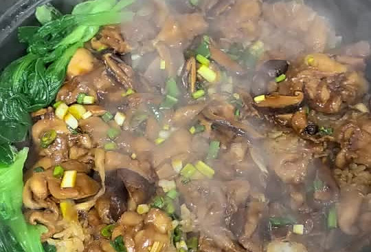冬菇滑鸡煲仔饭的做法