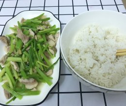 猪肉芹菜的做法
