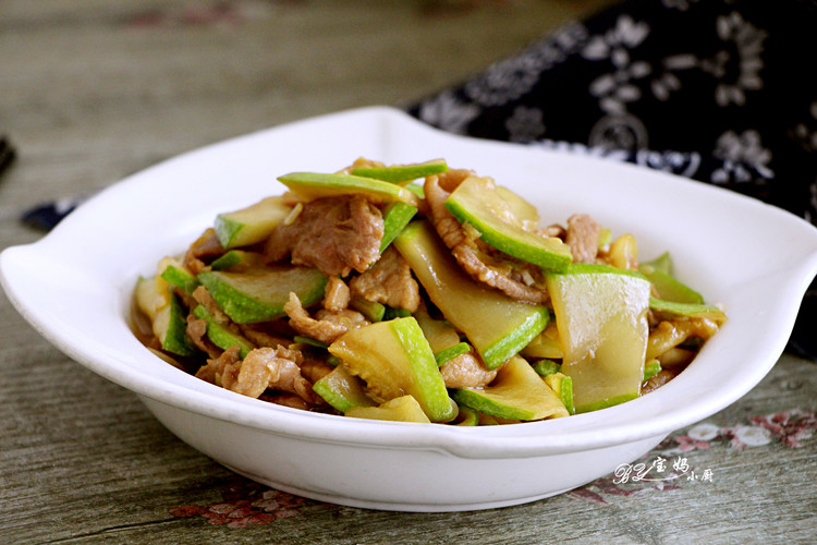 西葫芦炒肉的做法