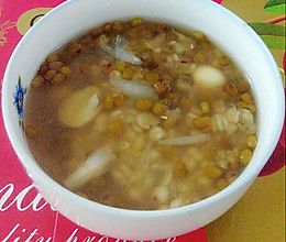 宝宝餐之鲜莲子百合绿豆薏米汤(2岁+)的做法