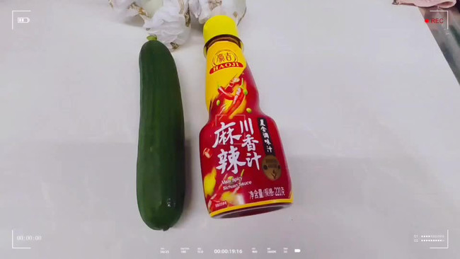 #豪吉小香风 做菜超吃香#皮蛋凉拌黄瓜的做法