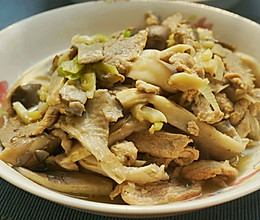 蘑菇炒肉的做法