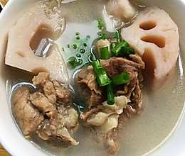 奶白排骨炖藕汤的做法