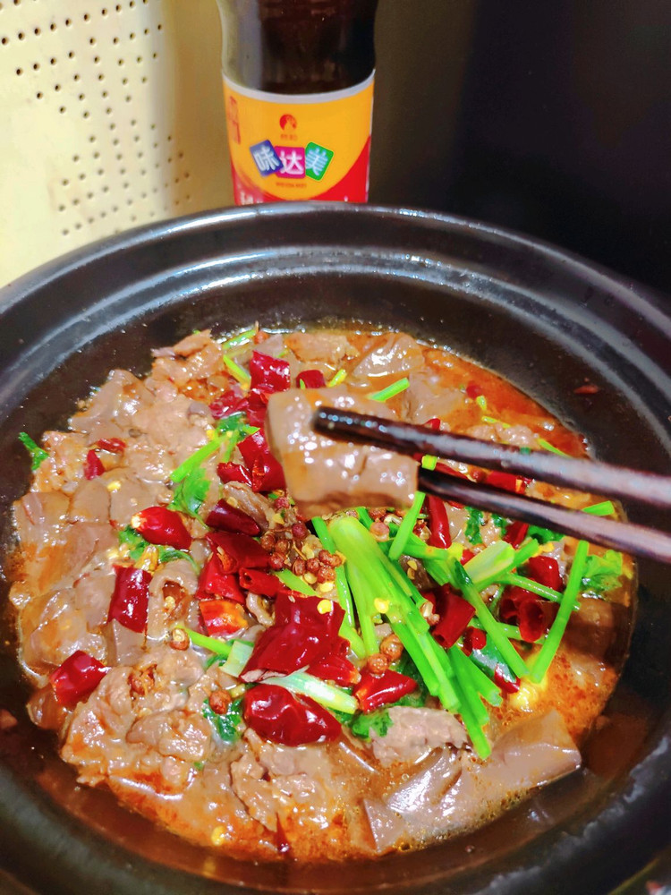 牛肉猪血煲的做法