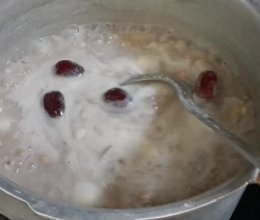 银耳芋头汤的做法