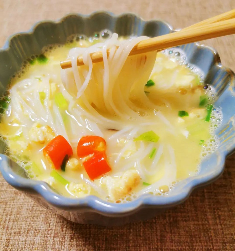 鸡蛋香菇面的做法