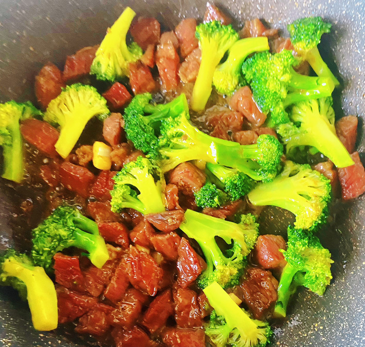 西兰花牛肉粒的做法