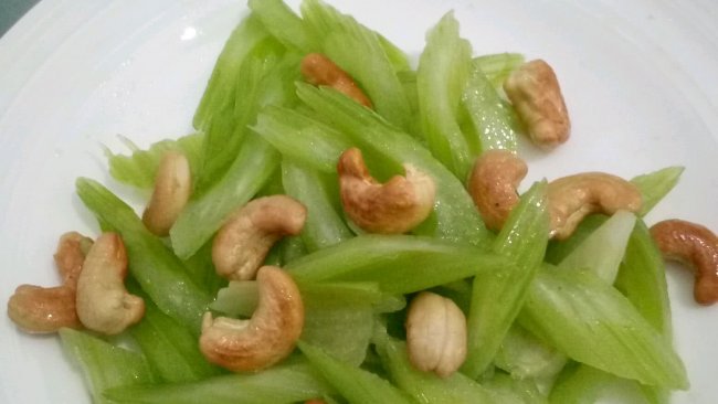 腰果西芹的做法