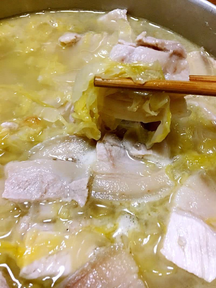 酸菜汆白肉的做法