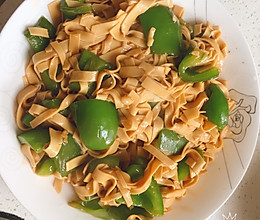 新手快餐之素炒干豆腐，怕辣怕荤的尖椒干豆腐的做法