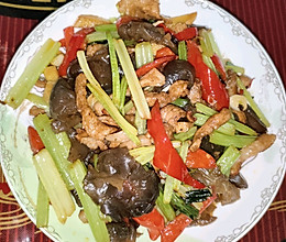 #鸡汁入家宴 感恩正当“食”#芹菜木耳炒肉丝的做法