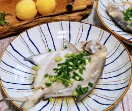 #米饭最强CP#葱油水汆鲳鱼的做法