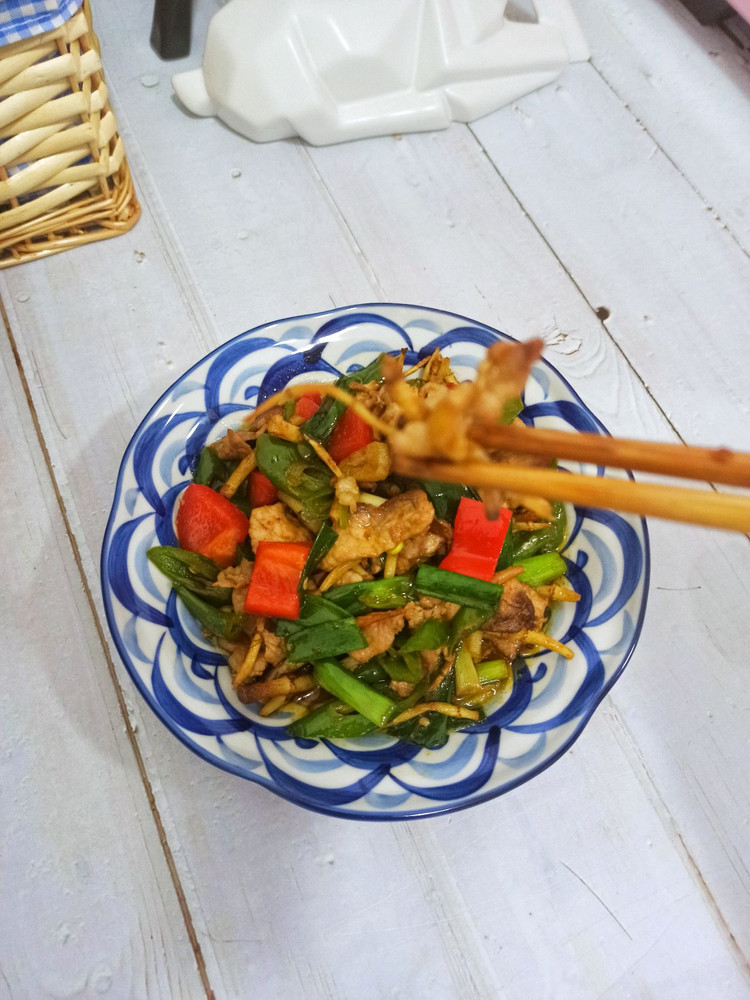 折耳根炒肉的做法