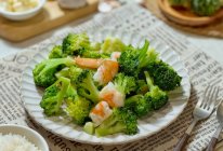 鲜虾西兰花的做法