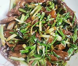 蒜苗炒灌肠的做法