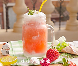 奶盖草莓柠檬汁的做法