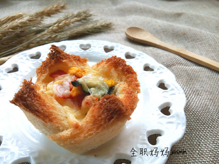 鲜虾鱼板面吐司盏【jasmin趣味烘焙】的做法