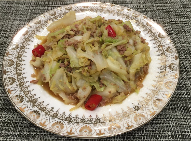 手撕包菜炒肉沫的做法