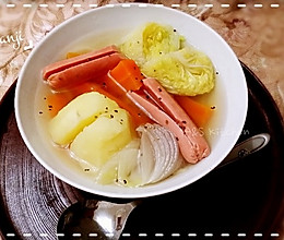 「海贼王Sanji料理」①香肠蔬菜浓汤（306话）的做法