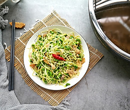 绿色黄豆芽炒肉的做法